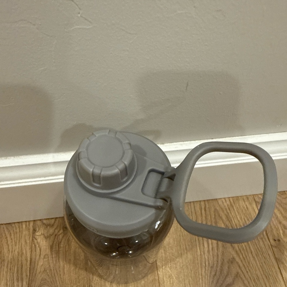 LULULEMON BACK TO LIFE CLEAR BOTTLE 32 oz in Grey - Picture 4 of 6